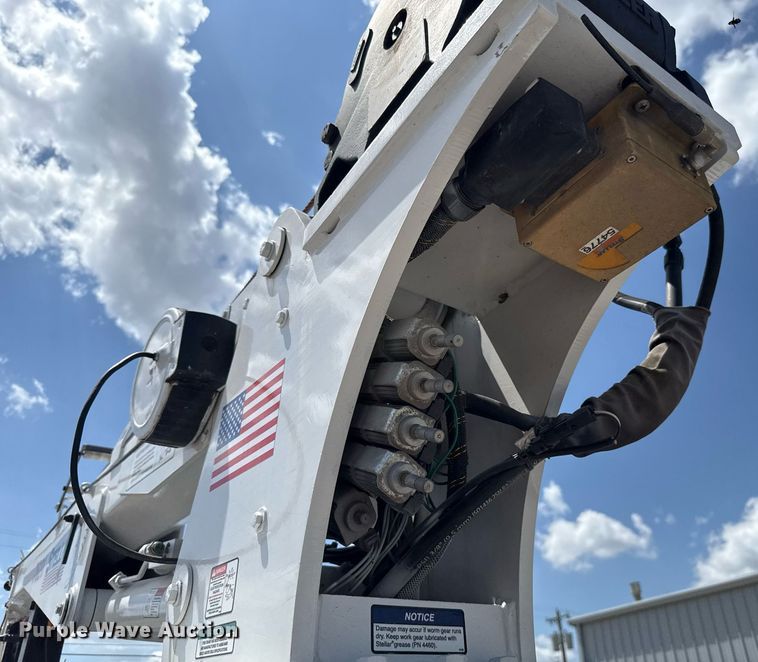 image for item DW5123 2012 Ford F550 utility / service truck