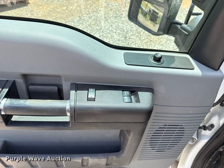 image for item DW5123 2012 Ford F550 utility / service truck