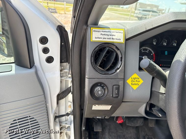 image for item DW5123 2012 Ford F550 utility / service truck