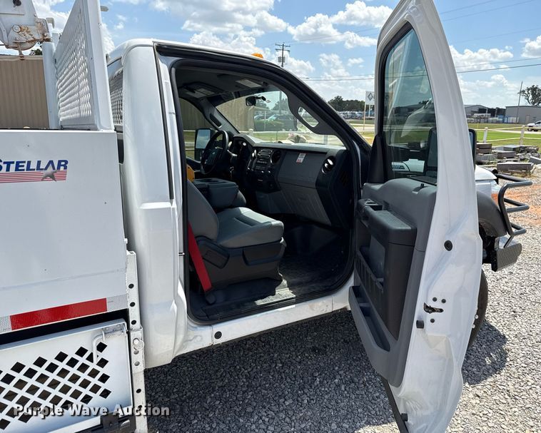 image for item DW5123 2012 Ford F550 utility / service truck