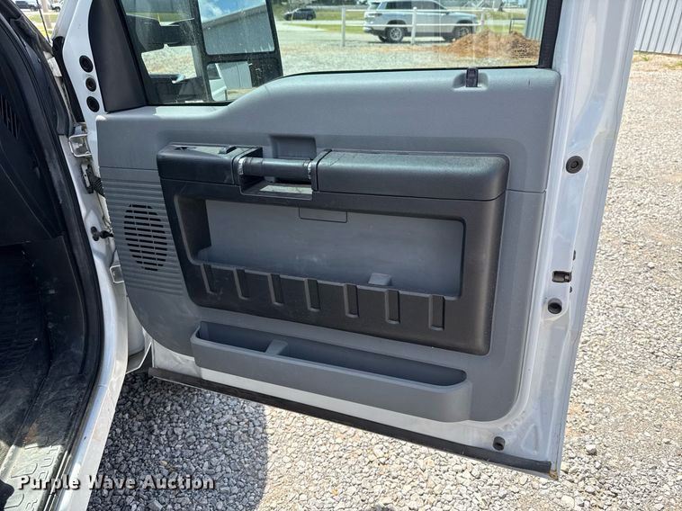 image for item DW5123 2012 Ford F550 utility / service truck