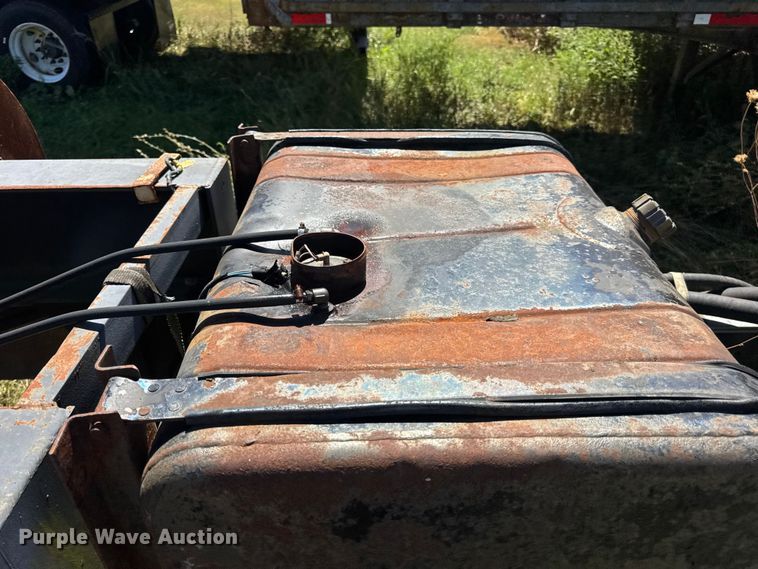 image for item DW6574 Hood Loaders S-182 grapple trailer