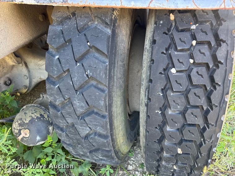 image for item DW6574 Hood Loaders S-182 grapple trailer