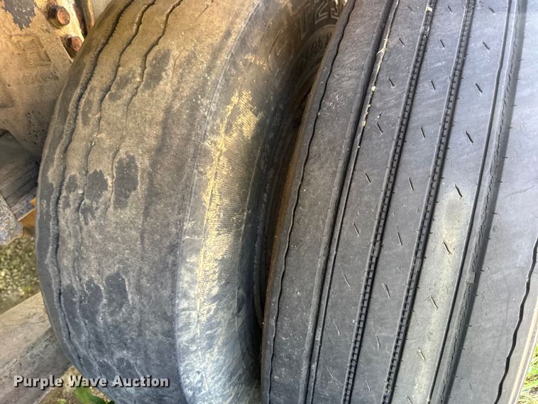 image for item DW6574 Hood Loaders S-182 grapple trailer