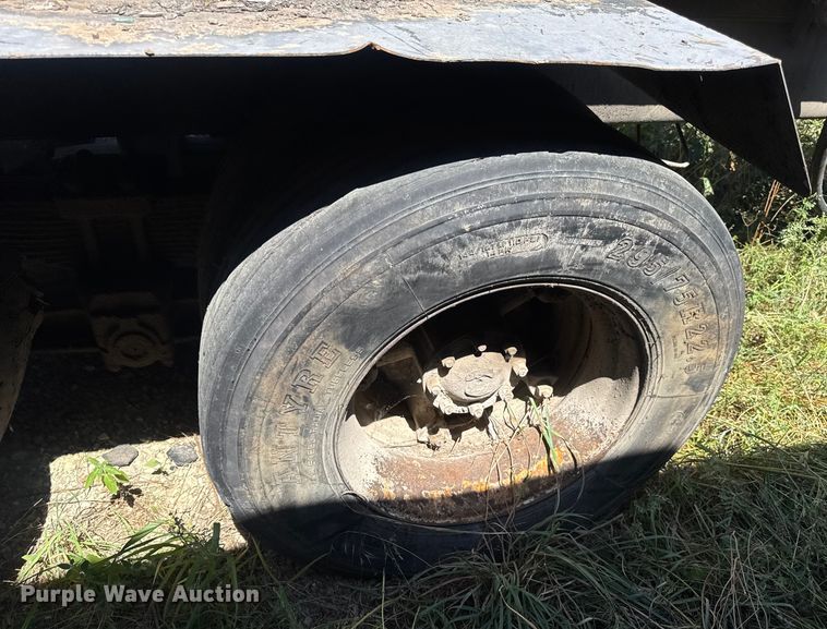 image for item DW6574 Hood Loaders S-182 grapple trailer