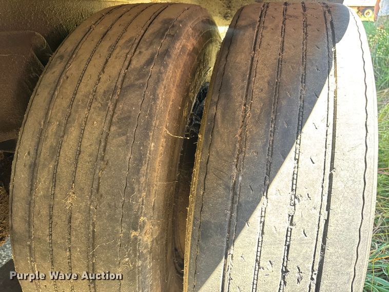 image for item DW6574 Hood Loaders S-182 grapple trailer