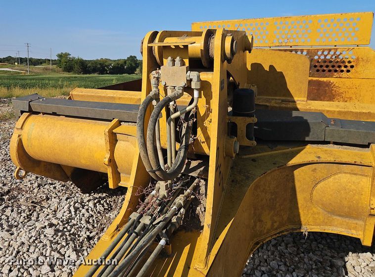 image for item DW6590 2016 John Deere 2112DC scraper