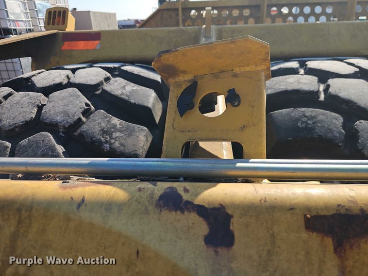 image for item DW6590 2016 John Deere 2112DC scraper