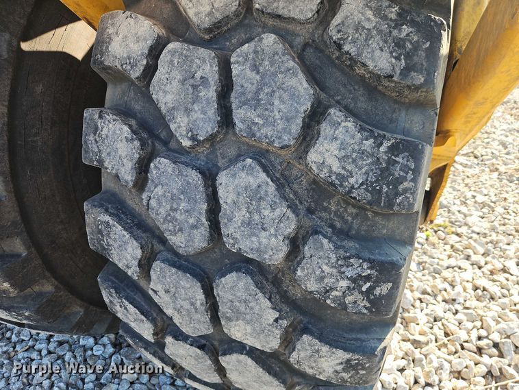 image for item DW6590 2016 John Deere 2112DC scraper