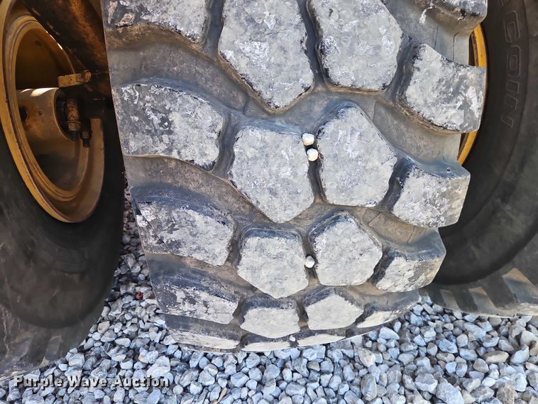 image for item DW6590 2016 John Deere 2112DC scraper