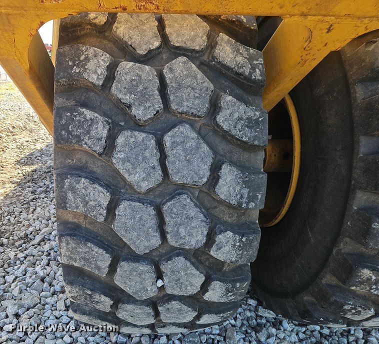 image for item DW6590 2016 John Deere 2112DC scraper