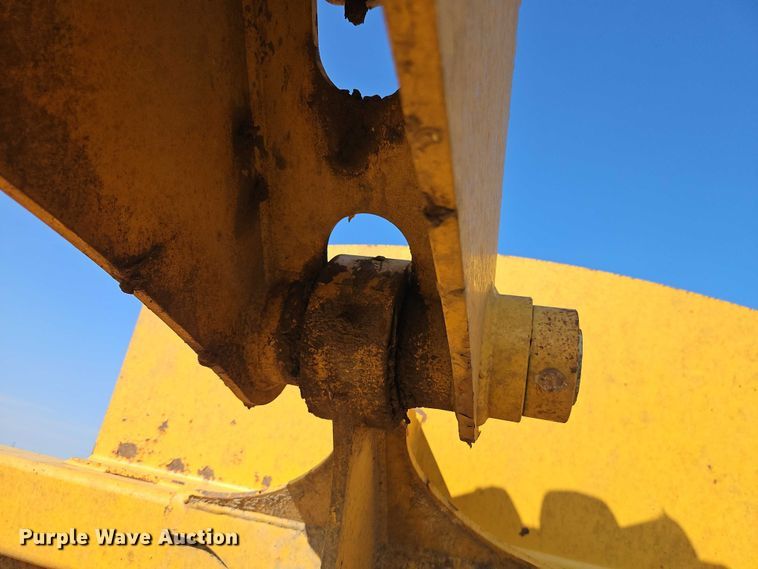 image for item DW6591 2012 John Deere 2112C scraper