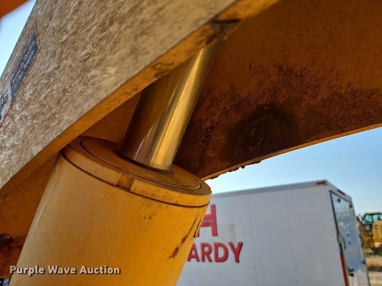 image for item DW6591 2012 John Deere 2112C scraper