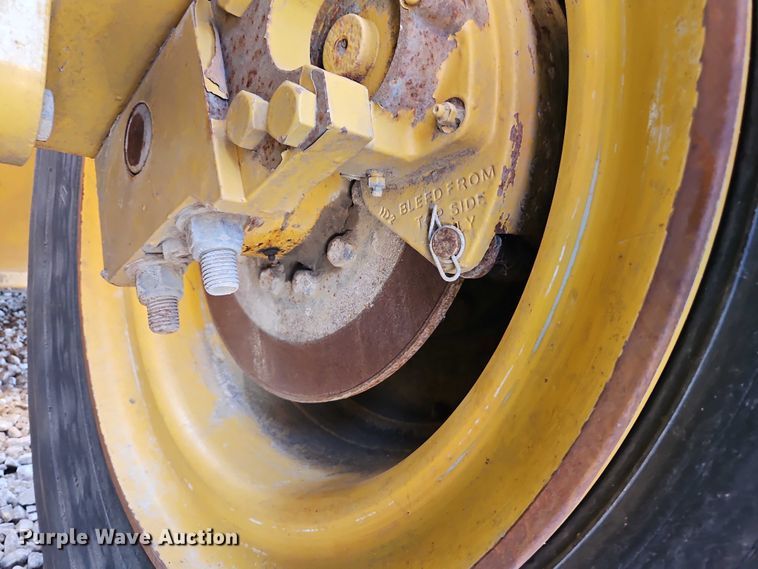 image for item DW6591 2012 John Deere 2112C scraper