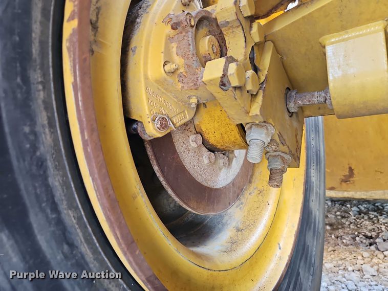 image for item DW6591 2012 John Deere 2112C scraper