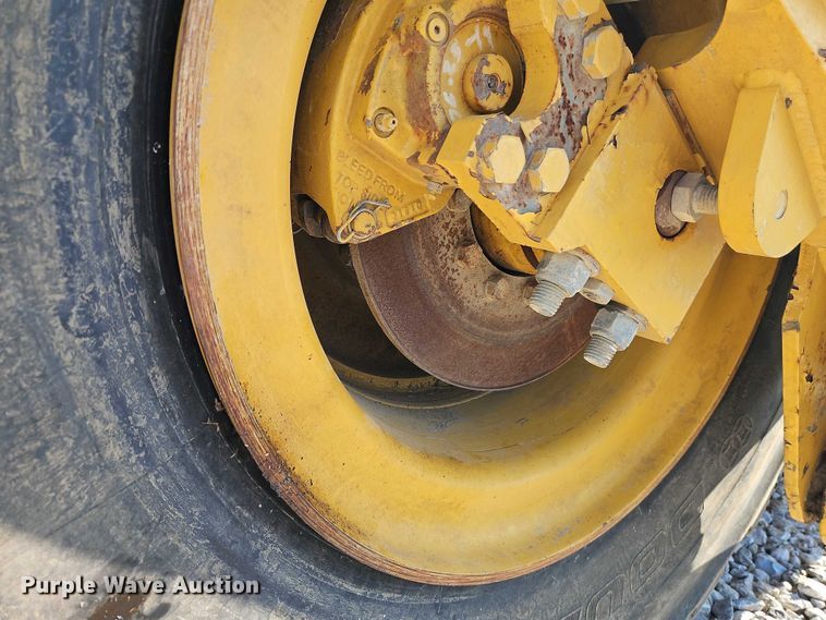 image for item DW6591 2012 John Deere 2112C scraper