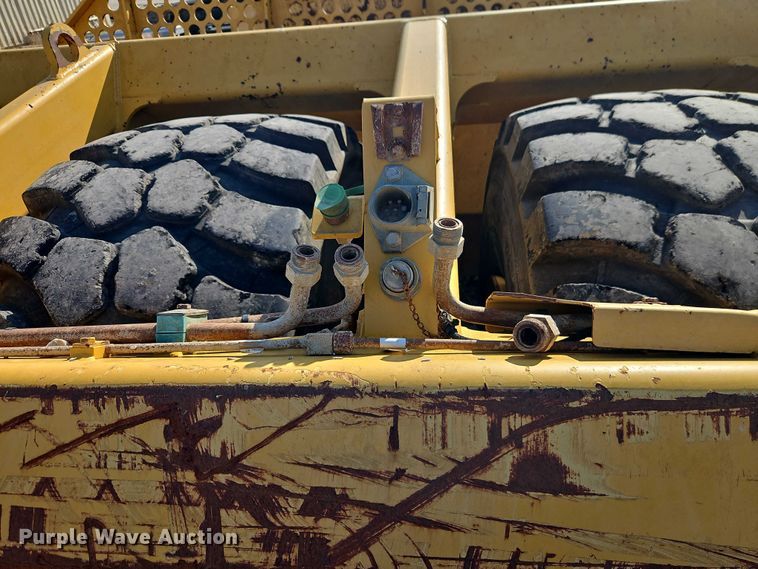 image for item DW6591 2012 John Deere 2112C scraper