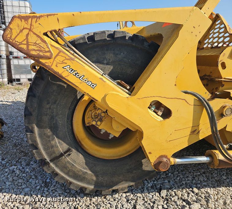 image for item DW6591 2012 John Deere 2112C scraper