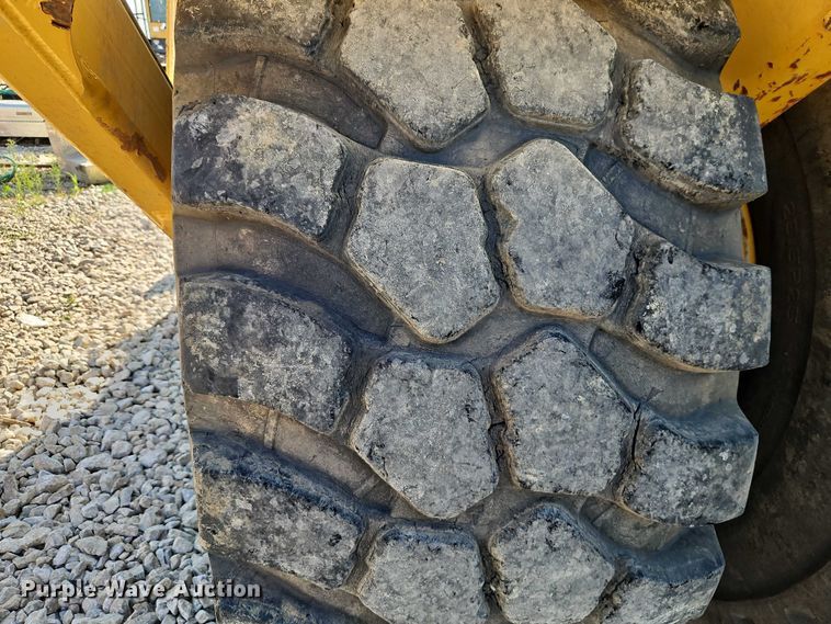 image for item DW6591 2012 John Deere 2112C scraper