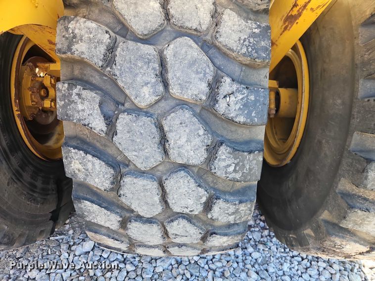 image for item DW6591 2012 John Deere 2112C scraper