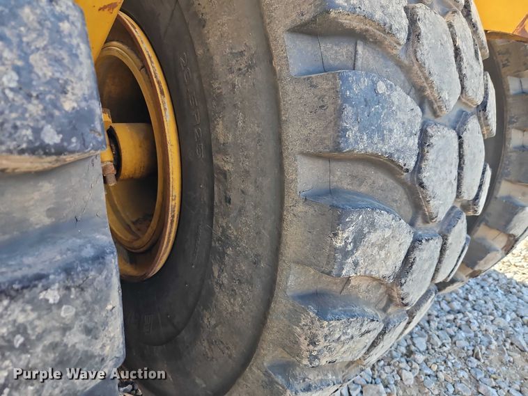 image for item DW6591 2012 John Deere 2112C scraper