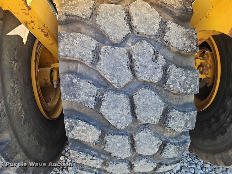 image for item DW6591 2012 John Deere 2112C scraper