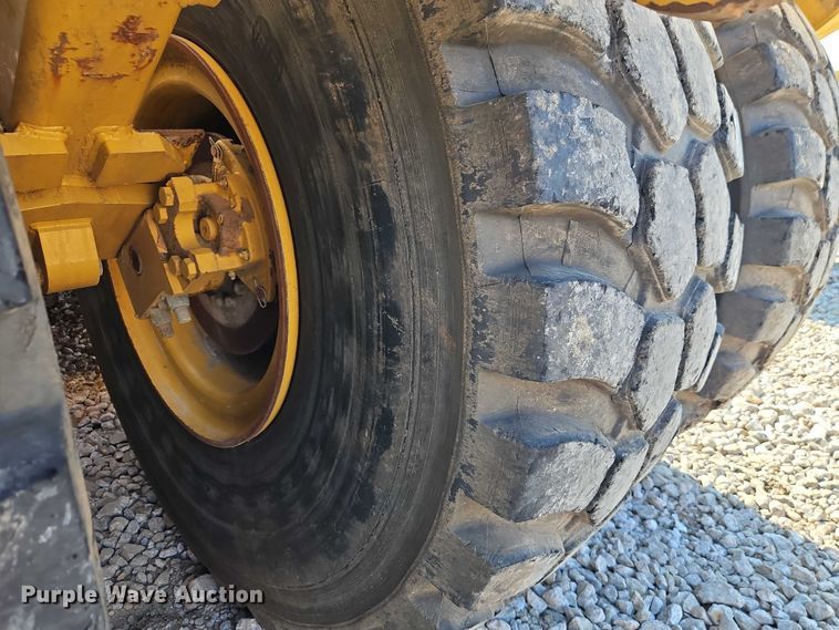 image for item DW6591 2012 John Deere 2112C scraper