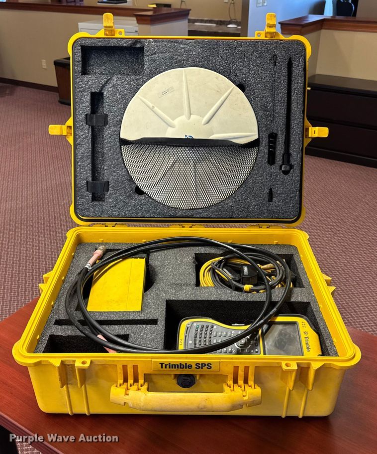 image for item DW6595 Trimble GPS guidance system