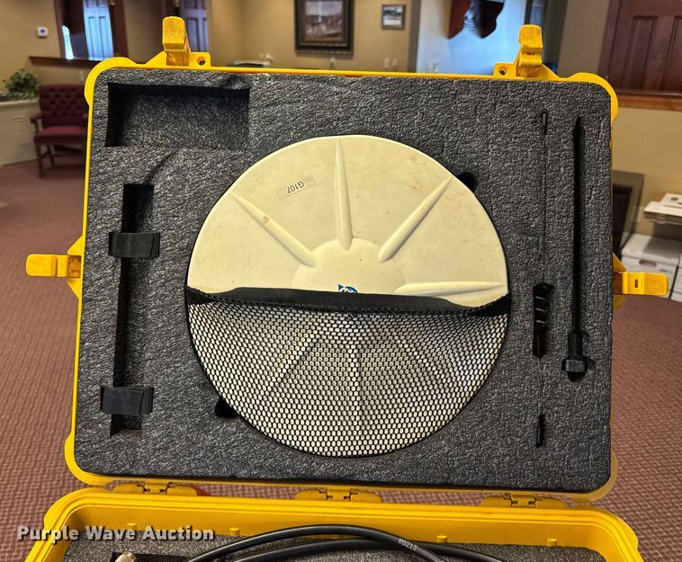 image for item DW6595 Trimble GPS guidance system