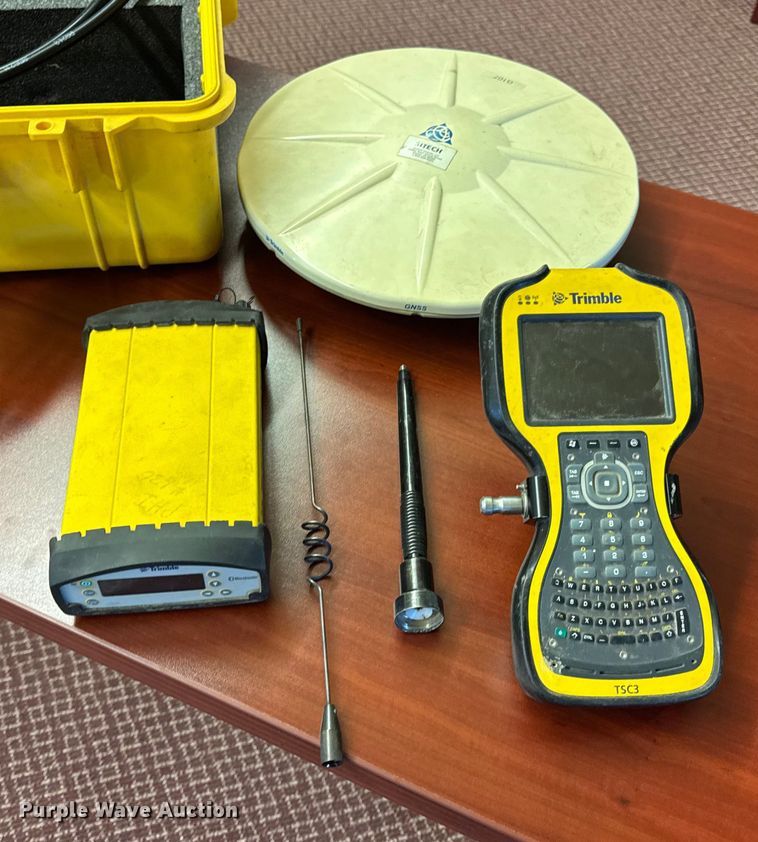 image for item DW6595 Trimble GPS guidance system