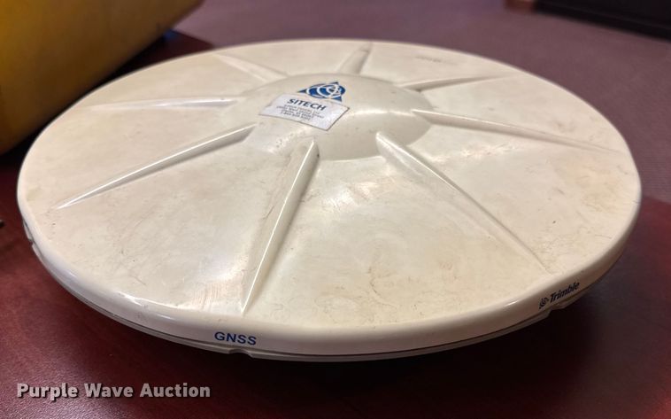 image for item DW6595 Trimble GPS guidance system