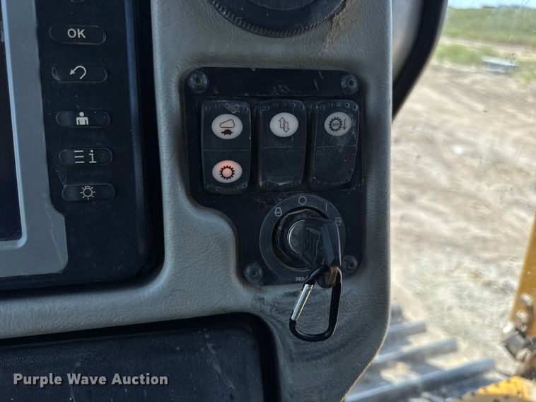 image for item DW6596 2014 Caterpillar D6T XW dozer