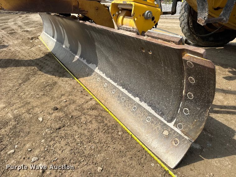 image for item DW6597 1997 Caterpillar 140H motor grader