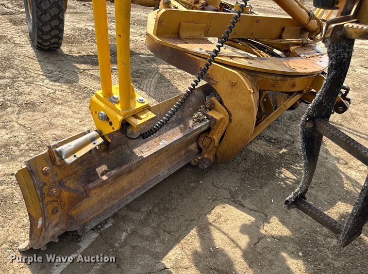 image for item DW6597 1997 Caterpillar 140H motor grader