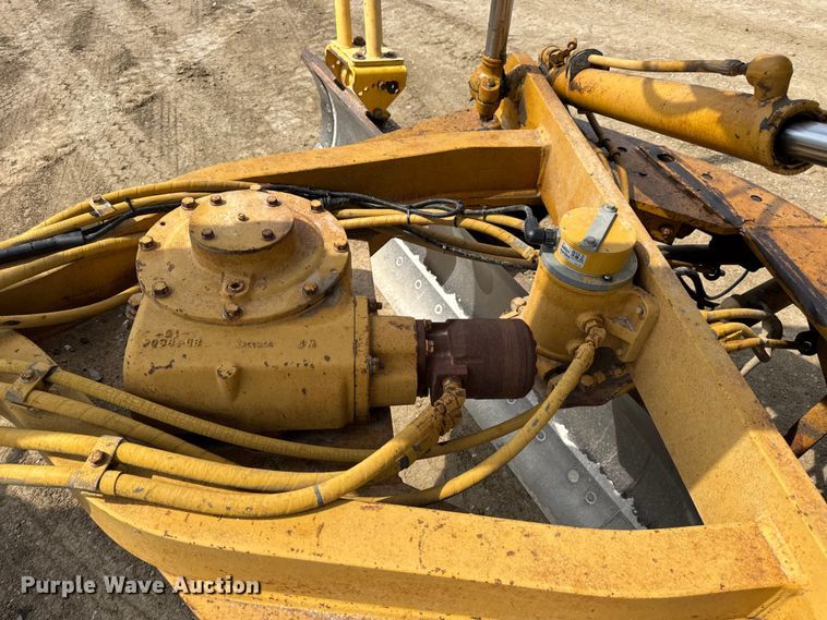 image for item DW6597 1997 Caterpillar 140H motor grader