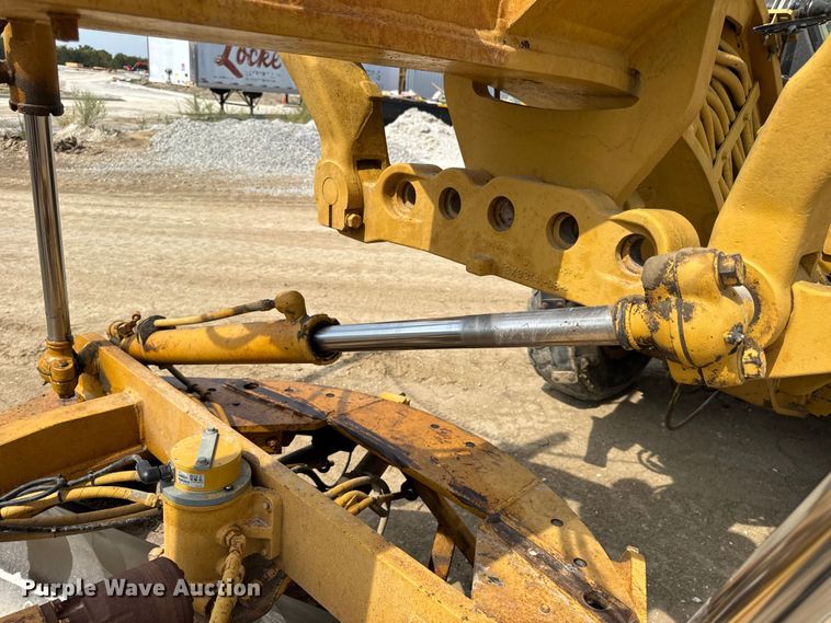 image for item DW6597 1997 Caterpillar 140H motor grader