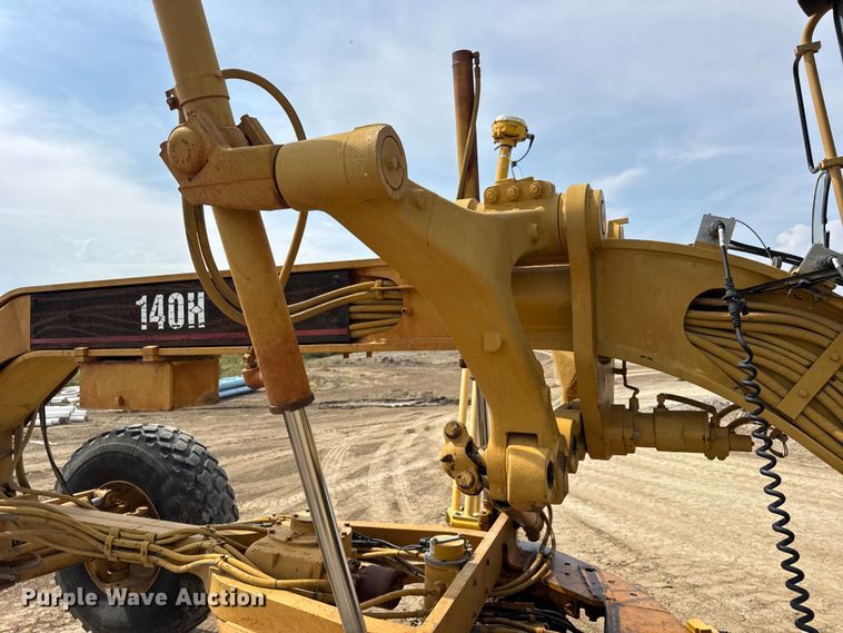 image for item DW6597 1997 Caterpillar 140H motor grader