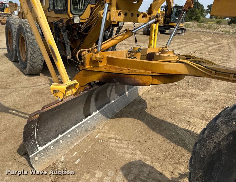 image for item DW6597 1997 Caterpillar 140H motor grader