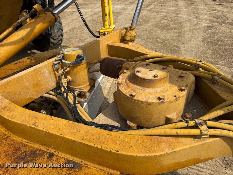 image for item DW6597 1997 Caterpillar 140H motor grader