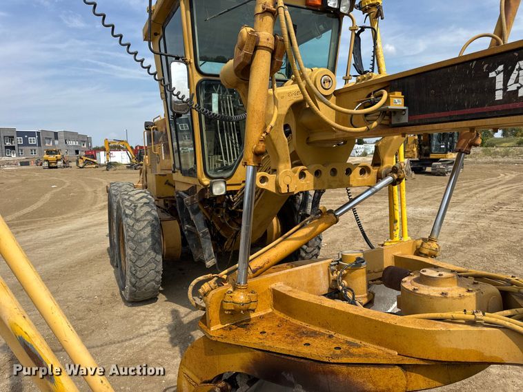 image for item DW6597 1997 Caterpillar 140H motor grader