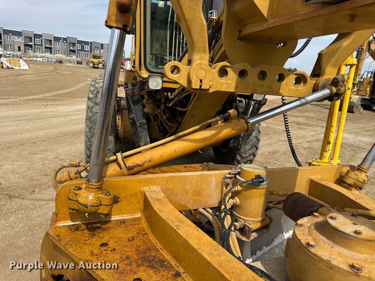 image for item DW6597 1997 Caterpillar 140H motor grader