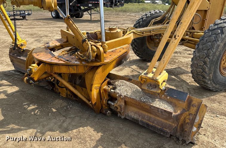 image for item DW6597 1997 Caterpillar 140H motor grader