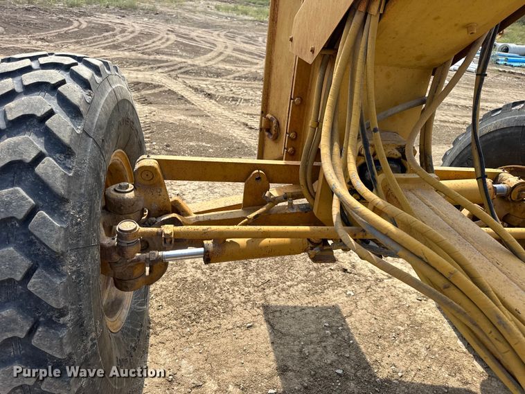 image for item DW6597 1997 Caterpillar 140H motor grader