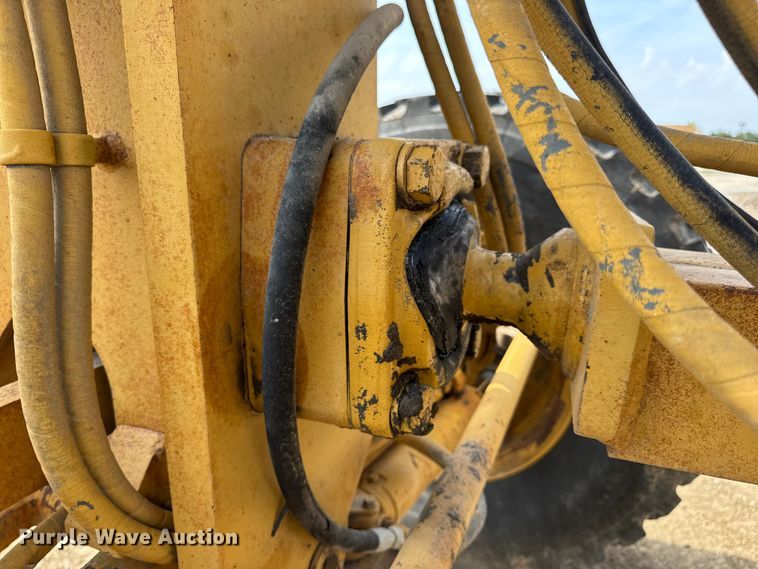 image for item DW6597 1997 Caterpillar 140H motor grader