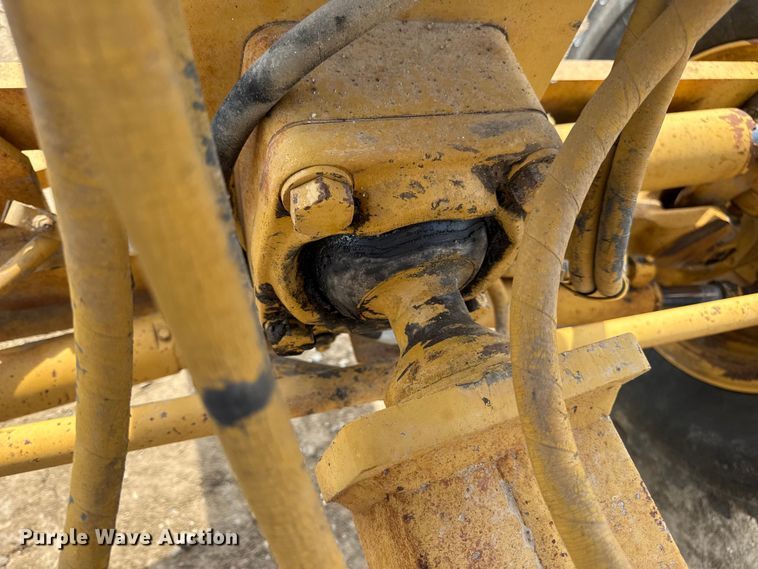 image for item DW6597 1997 Caterpillar 140H motor grader