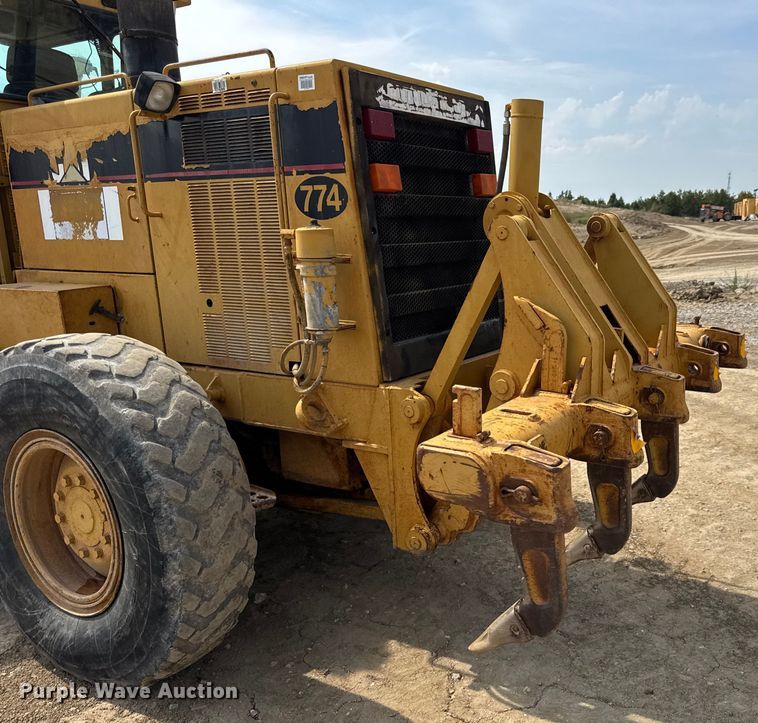 image for item DW6597 1997 Caterpillar 140H motor grader