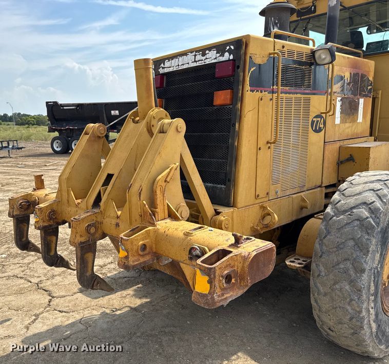 image for item DW6597 1997 Caterpillar 140H motor grader