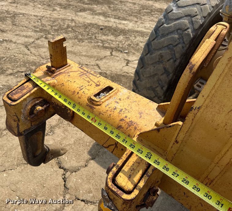 image for item DW6597 1997 Caterpillar 140H motor grader