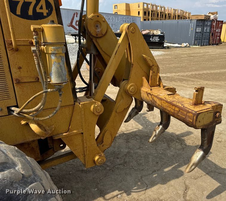 image for item DW6597 1997 Caterpillar 140H motor grader