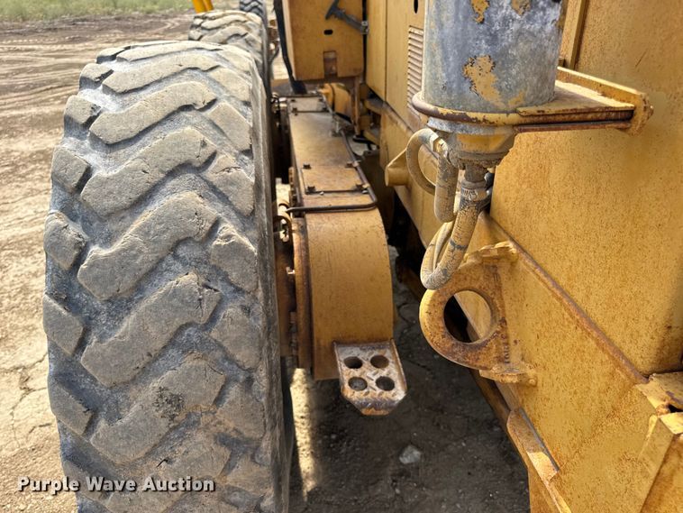 image for item DW6597 1997 Caterpillar 140H motor grader